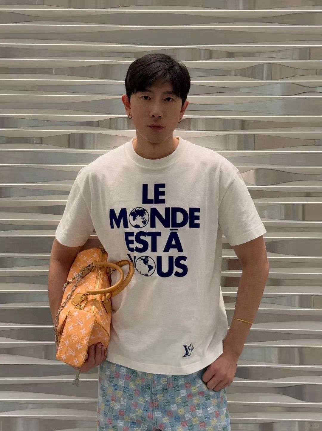 T-shirt Lv Le monde est a vous #1